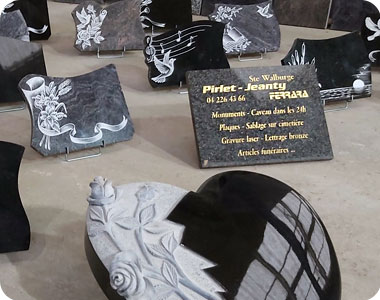 gravure sur plaques funéraires pour pierres tombales